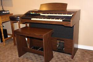 Electric Lowrey Organ
