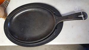 LODGE CAST IRON SKILLET AND STAND
