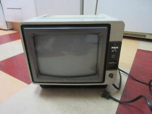 RCA ColorTrak EFR291Y 9" cube styled design NTSC colour TV