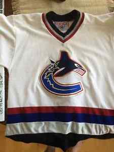 Vancouver Canucks Jersey - ~ Multiple Signatures