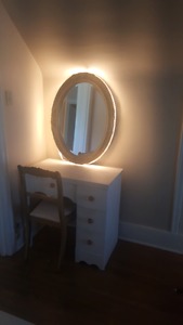 Vanity desk with chair and light up mirror.