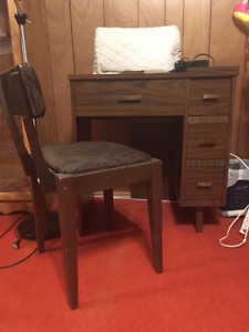 Vintage Retro 's Sewing Table