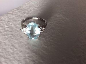 Aquamarine 18K white gold ring