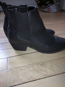 Black ankle boots - sz 8
