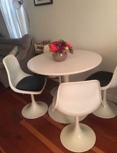 Cute retro dining table and chairs
