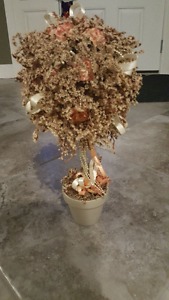 Dried flower arrangement.