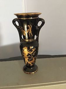 Hand made Greece vase. 25 K gold trim