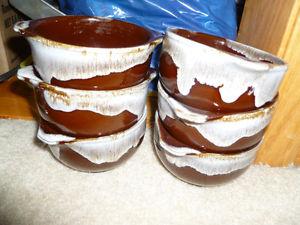 Selling 6 Ceramic Bowls