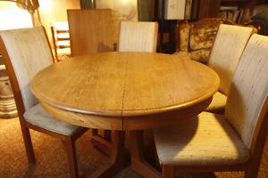 Table & Chairs for Sale... DAUPHIN
