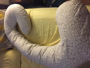 Snoogle pregnancy pillow