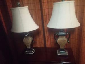 BEAUTIFUL PAIR OF ANTIQUE LOOKING LAMPS.LIKE NEW CONDITION