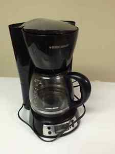 BLACK & DECKER 12 CUP PROGRAMMABLE COFFEE MAKER