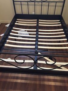 Bed frame like new $25