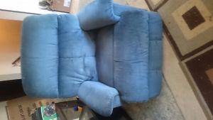 Free love seat and rocker recliner
