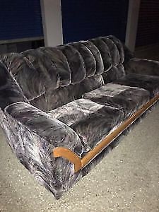 GREAT CONDITION COMFORTABLE COUCH