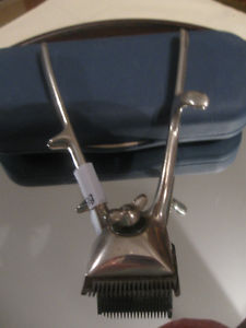 INTERESTING OLD ANTIQUE HAND-OPERATED BEAVER HAIR TRIMMERS