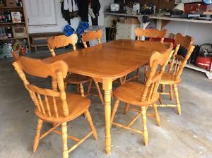 Kitchen/Dining room table with 6 chairs