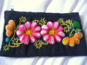 LITTLE BAG PURSE WITH EMBROIDERY FLOWERS. ANDEAN ALPACA