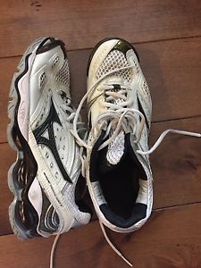 Mizuno men's volleyball shoes size 11