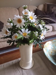 SILK DAISIES IN CERAMIC VASE - FREE POTTERY CANDLEHOLDER $10