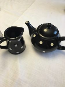 Teapot & Creamer