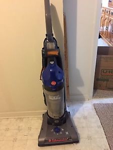 Upright vacuum