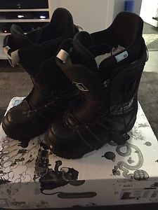Women's size 6 Burton snowboard boots.