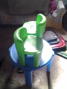 kids table and chairs
