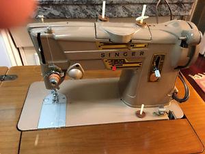 (ALMOST) ANTIQUE SINGER SEWING MACH /FOLD IN TABLE