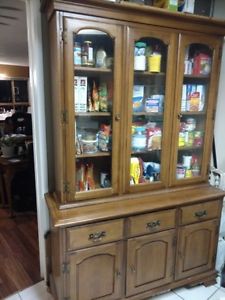 Beautiful Hutch, great condition.