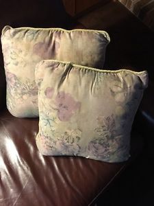 CUSHIONS - decorative throw cushions