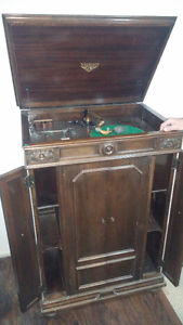 Early s victrola talking machine
