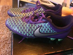 Girls/ladies Nike soccer cleats. Size 7