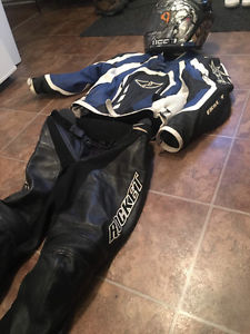 Motorcycle riding suit