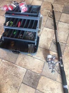ROD AND REEL BERKELY PLUS PLANO TACKLE BOX WITH LURES