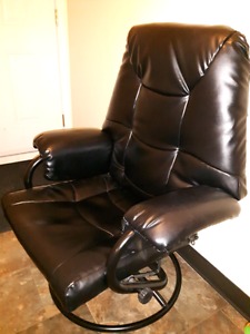 STRONG LEATHER CHAIR