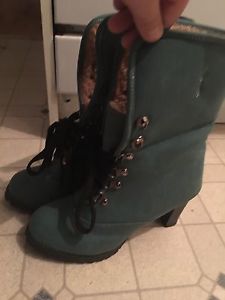 Tourquise Timberland like Womans Boots 7.5