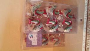 2 sets of shower curtain fish hooks