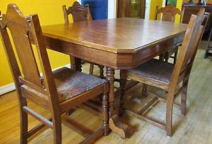 Antique 's dining table, sideboard and cabinet