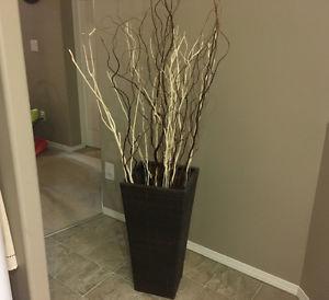 Decor basket and branches