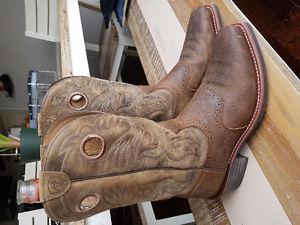 Men's ariat