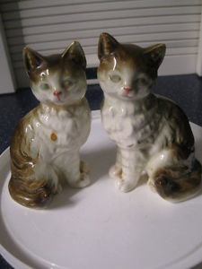 PERKY PAIR of KITTY CATS in POSE-POSITION