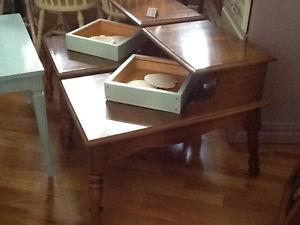 Set of 2 stained wood side tables