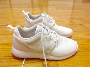 White roshe shoes