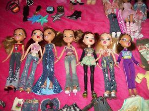COLLECTION OF 10 BRATZ DOLLS, ACCESSORIES, CARRYING CASE