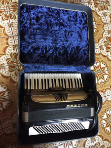 Hohner maestro 2 accordian
