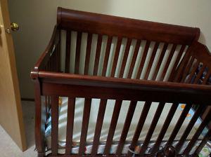 MOVING SALE! 2 IN 1 CONVERTIBLE CRIB FROM BABIES R US