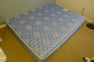 Moving Sale - Spring Mattress - Queen Size - Clean - $20