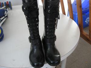 Pair of size 6 ladies rubber boots