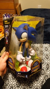 Sonic the Hedgehog  Deluxe Collectors Figure